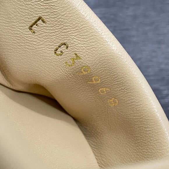 CHANEL BEIGE LEATHER PEARL CC LOGO HEELS SANDALS SHOES Size 38.5 new w/box - Picture 14 of 15